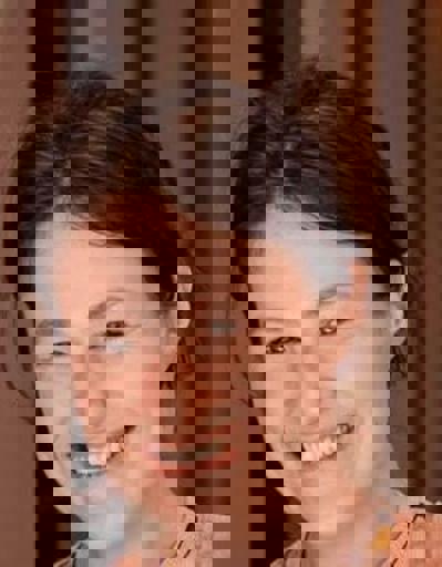 Psişik okuma seansımızda, sizi çevreleyen enerjilere dokunarak, bilinçli kararlar almanızı